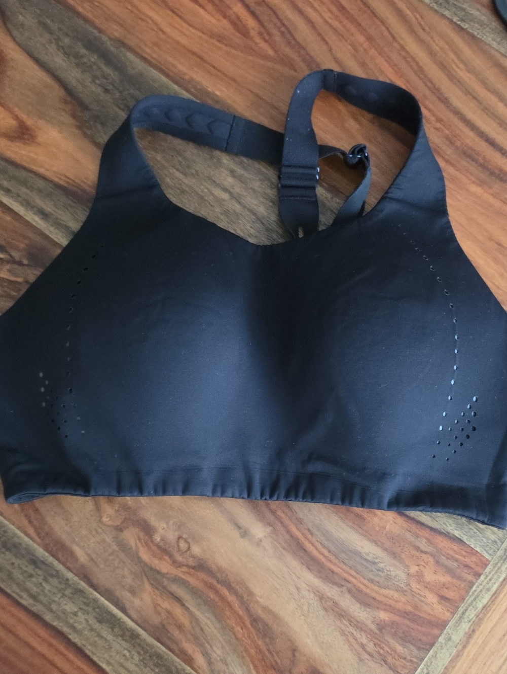 lululemon athletica Black High-Neck Seamless Sports Bra with Ventilation